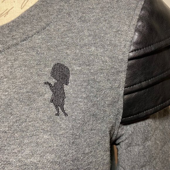 Disney Edna Mode Embroidered Faux Leather Sleeve Pullover Sweater Size XS Gray - Picture 4 of 12